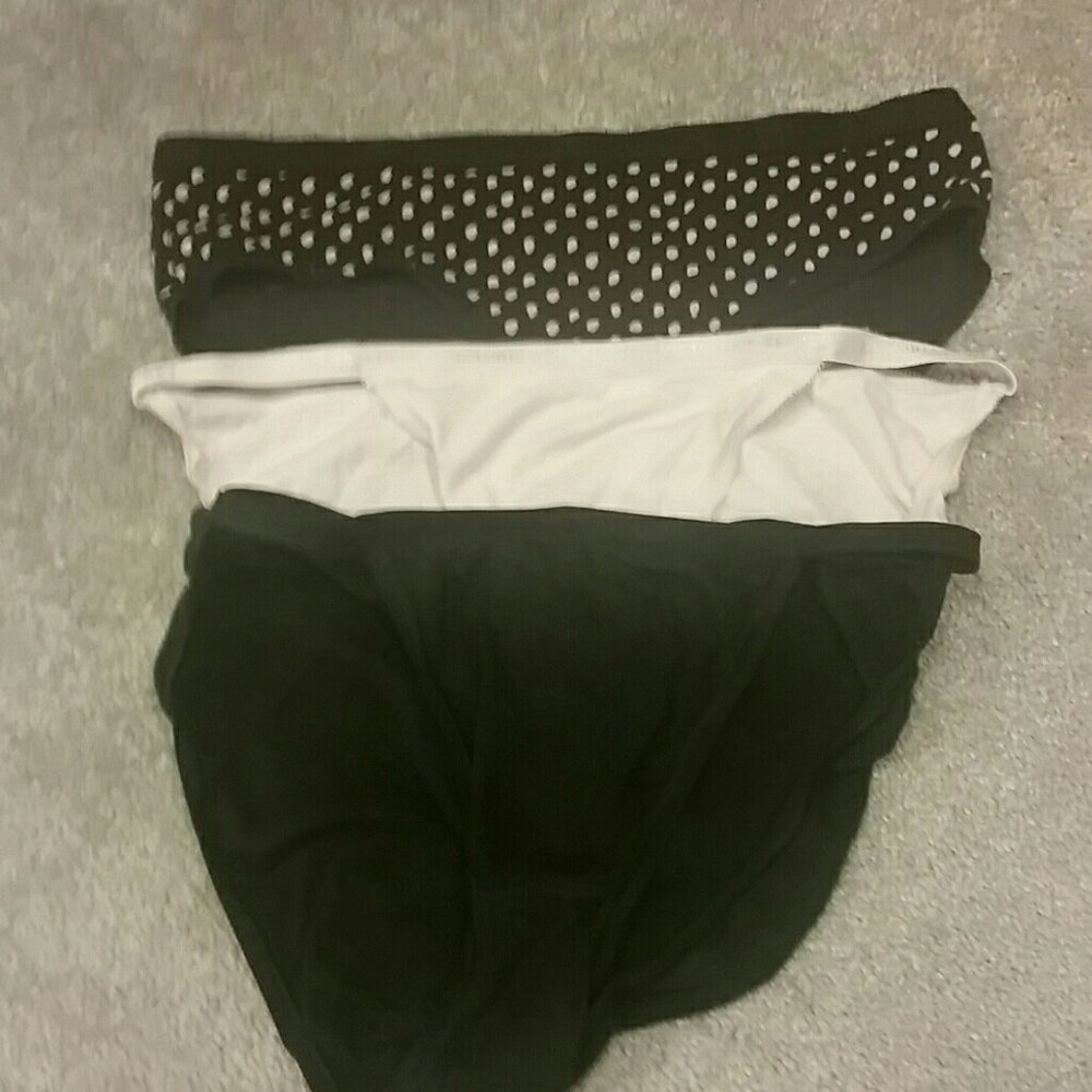 Victoria's Secret lot 3 panties large